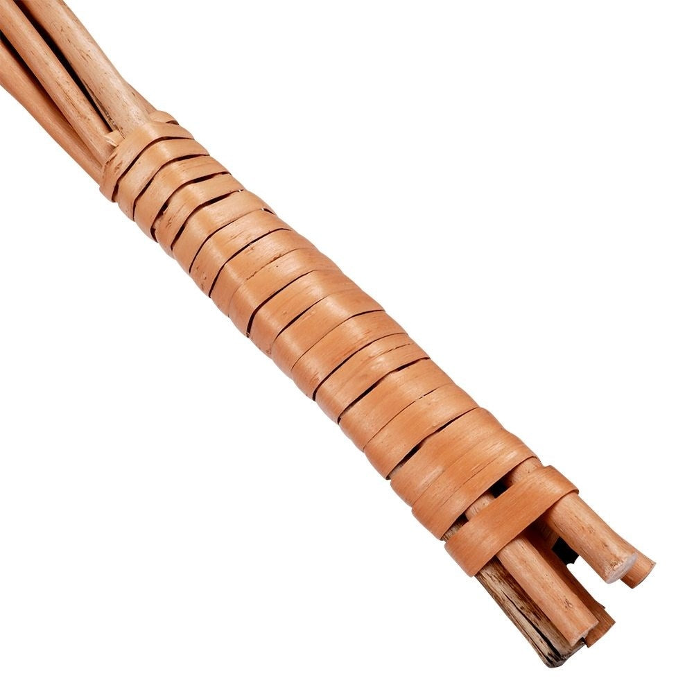 Durable carpet beater for carpets and rugs