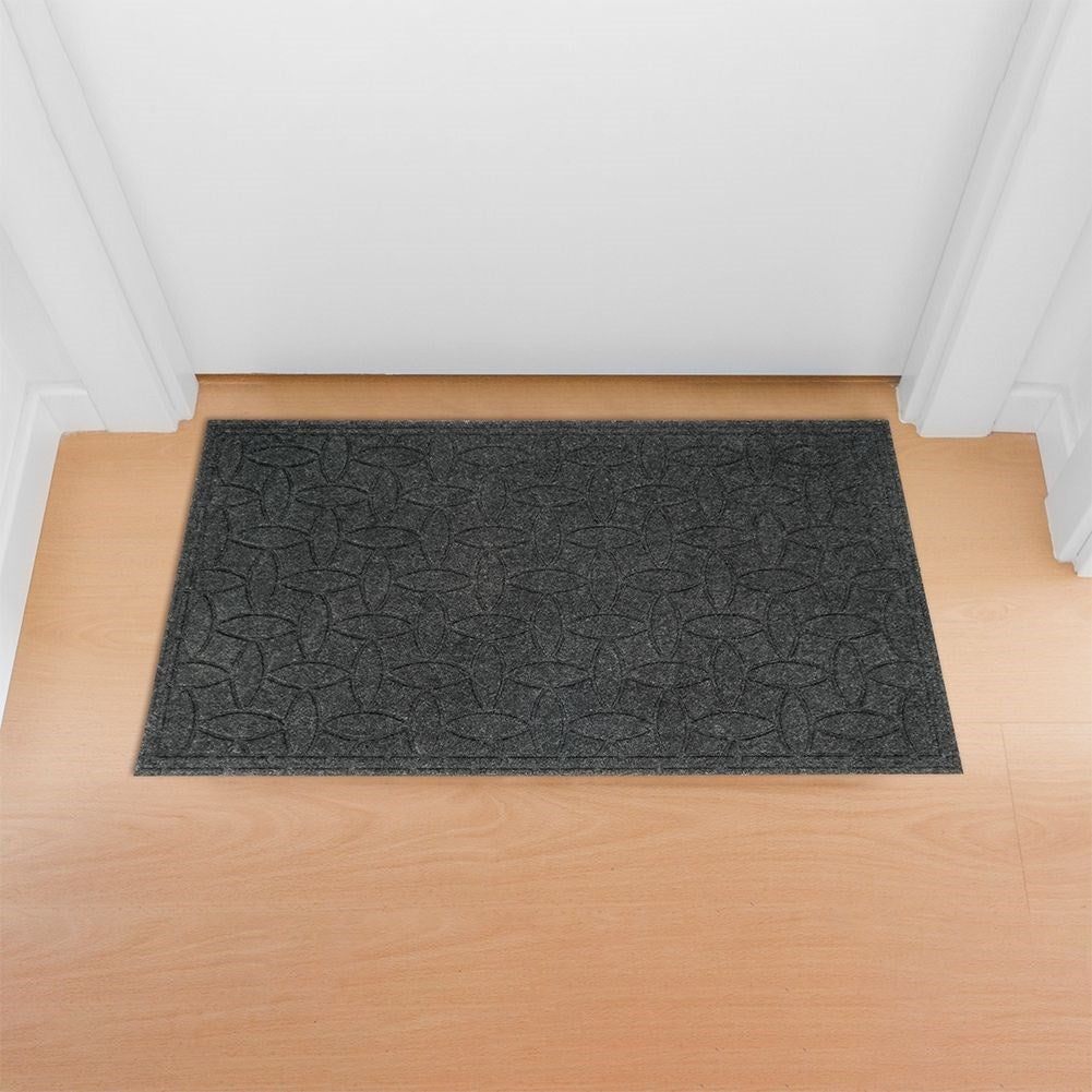 Durable door mat in durable plastic and rubber for all entrances