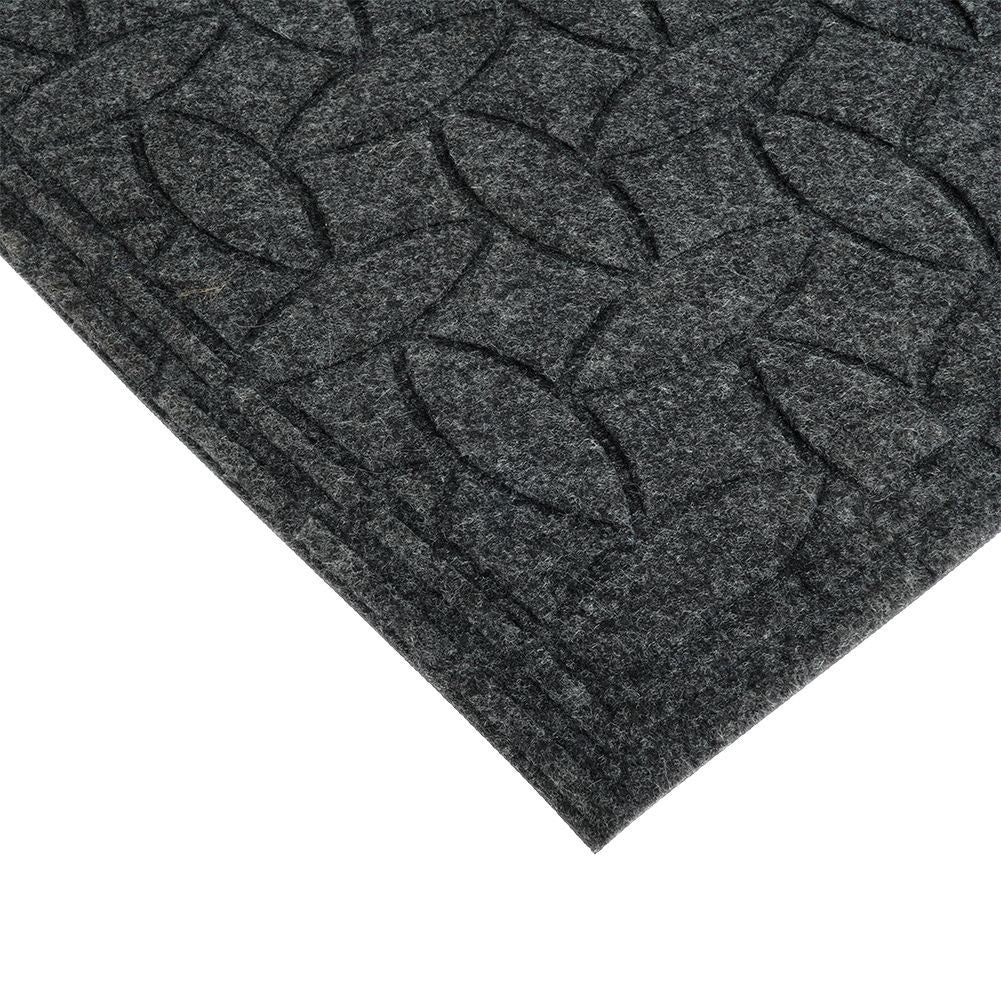 Durable door mat in durable plastic and rubber for all entrances