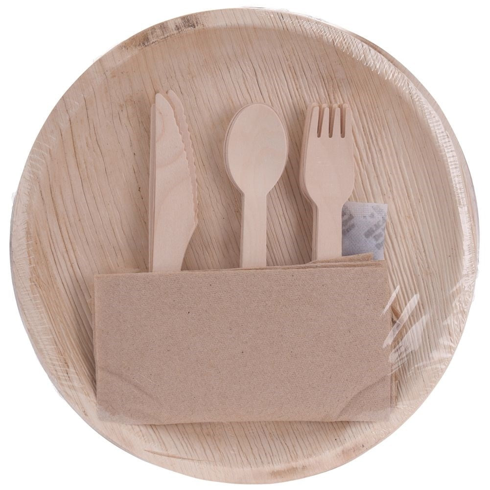 Durable set: Plates, cutlery & napkins for stylish setting