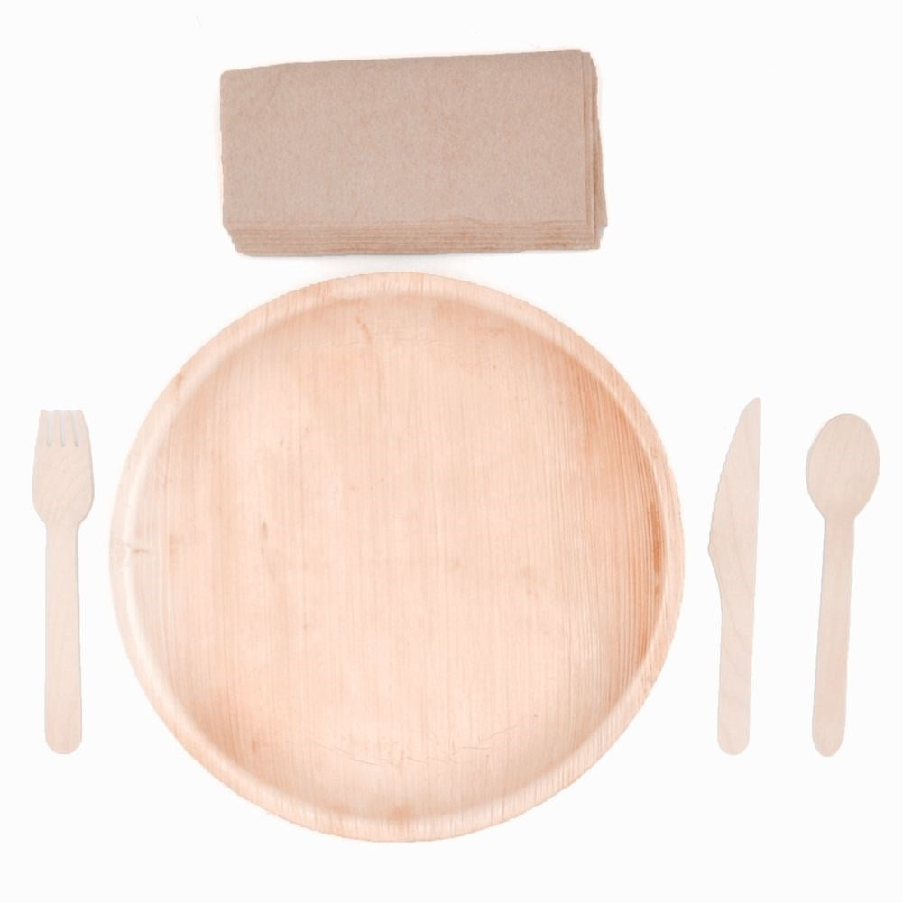 Durable set: Plates, cutlery & napkins for stylish setting