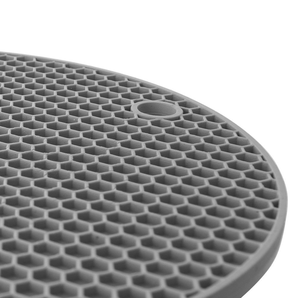 Durable silicone mat: Protect the kitchen counter from heat damage