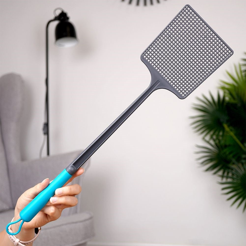 Effective fly swatter with non-slip grip and suspension.