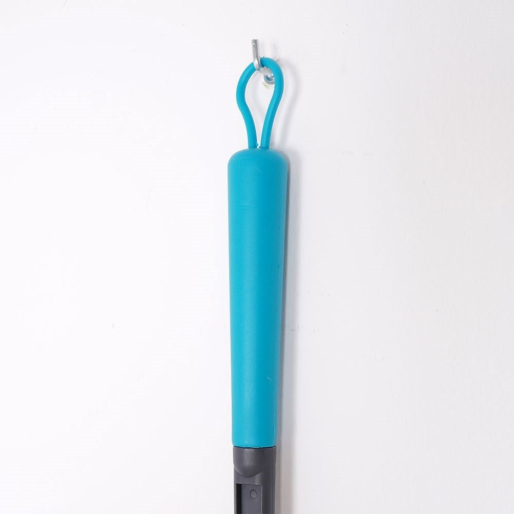 Effective fly swatter with non-slip grip and suspension.