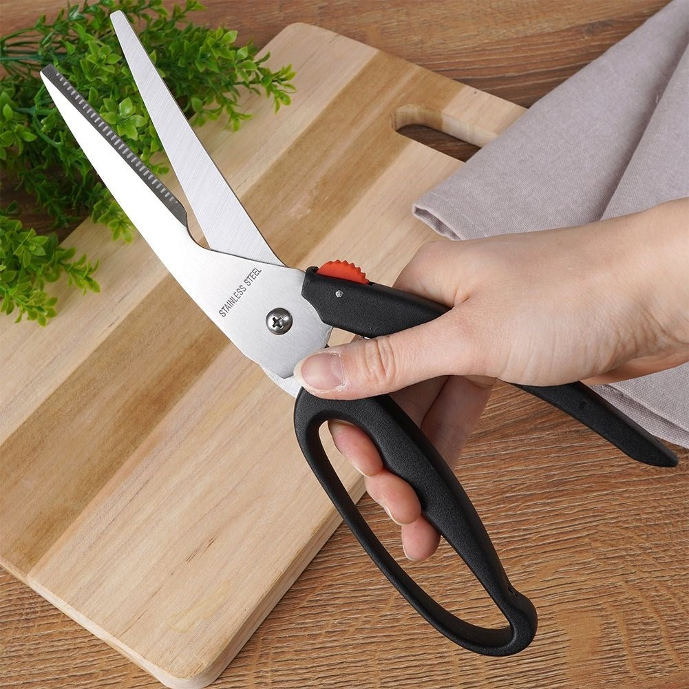 Effective kitchen shears for raw, oven-roasted and grilled poultry