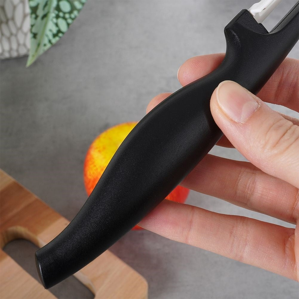 Effective kitchen tool with ceramic blade and comfortable handle