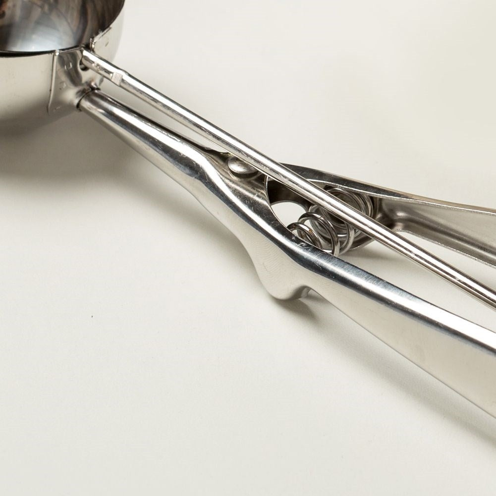 Efficient glass scoop in stainless steel, dishwasher safe