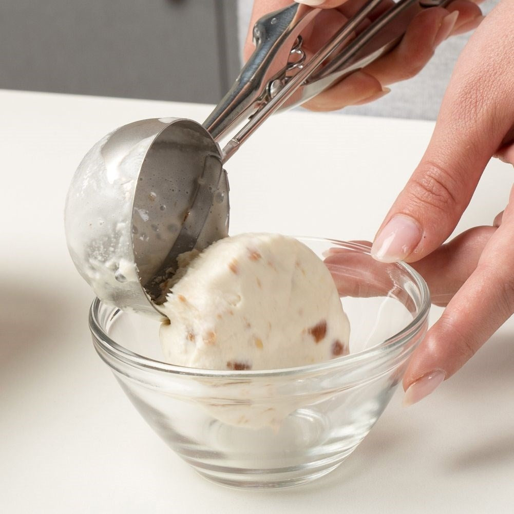 Efficient glass scoop in stainless steel, dishwasher safe