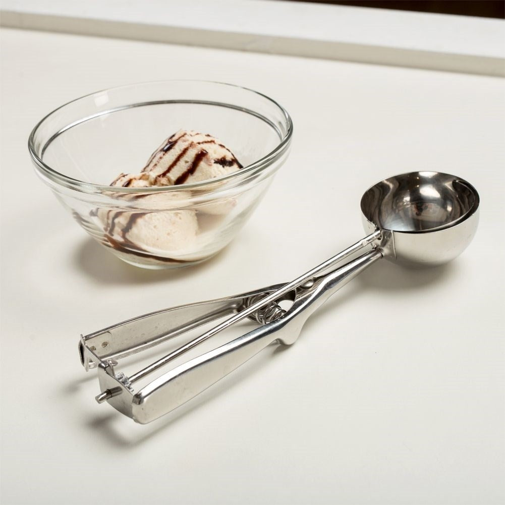 Efficient glass scoop in stainless steel, dishwasher safe