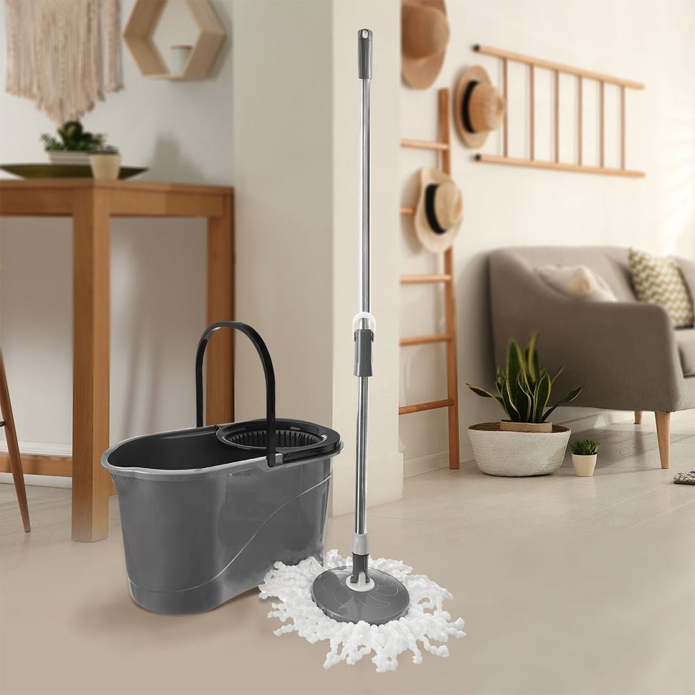 Efficient rotating mop with 19 liter bucket for quick cleaning