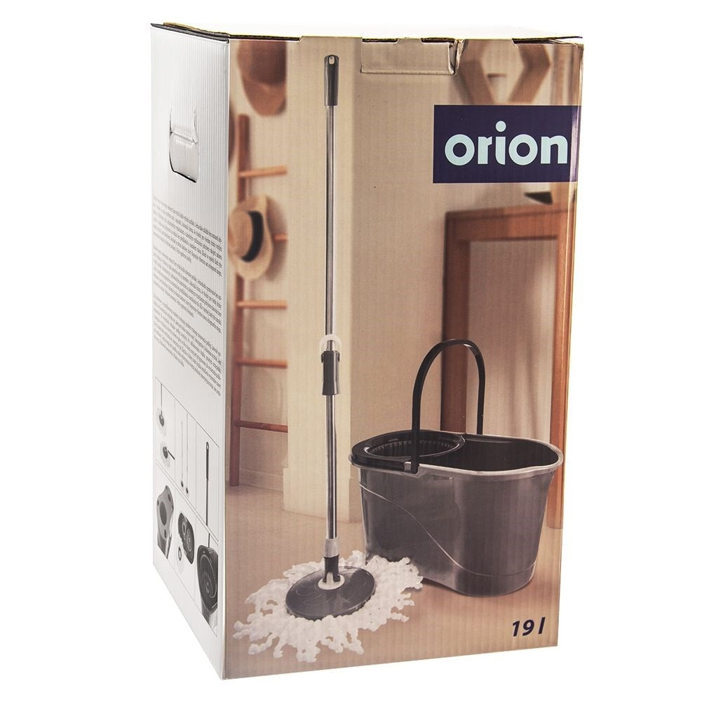 Efficient rotating mop with 19 liter bucket for quick cleaning
