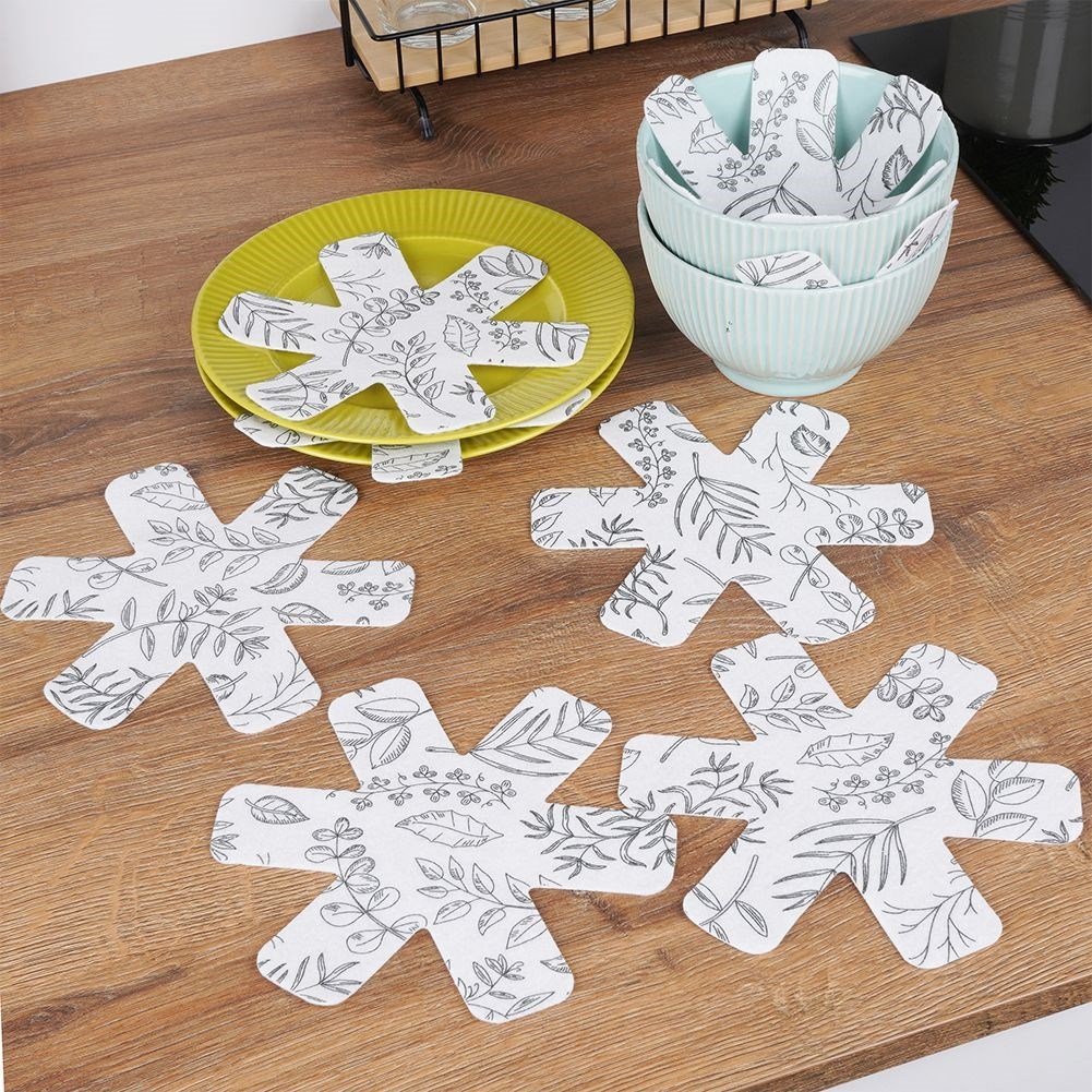 Eight protective felt pads for kitchen utensils