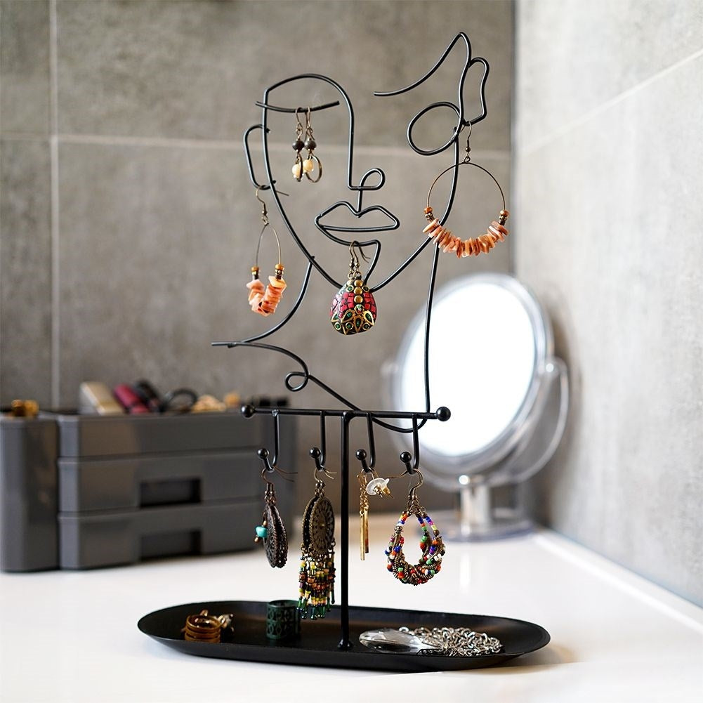 Elegant Jewelery Hanger in Abstract Design