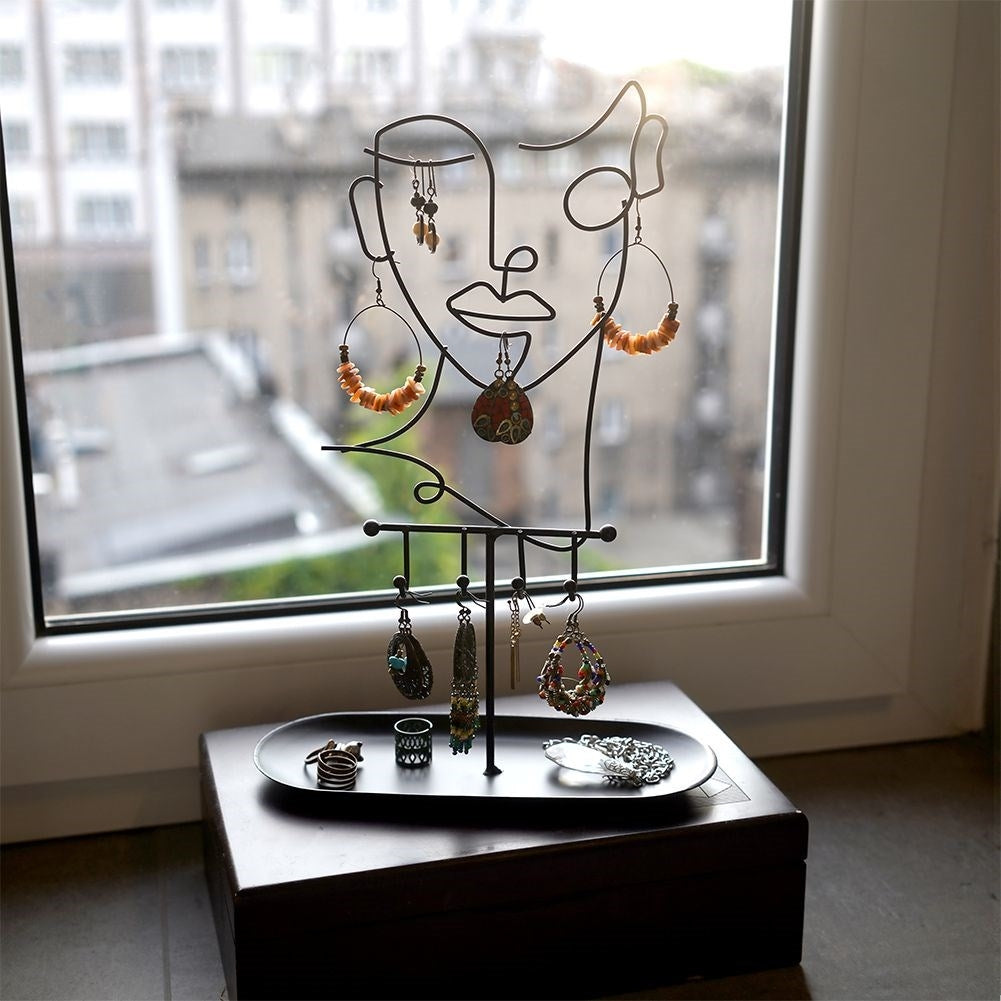 Elegant Jewelery Hanger in Abstract Design