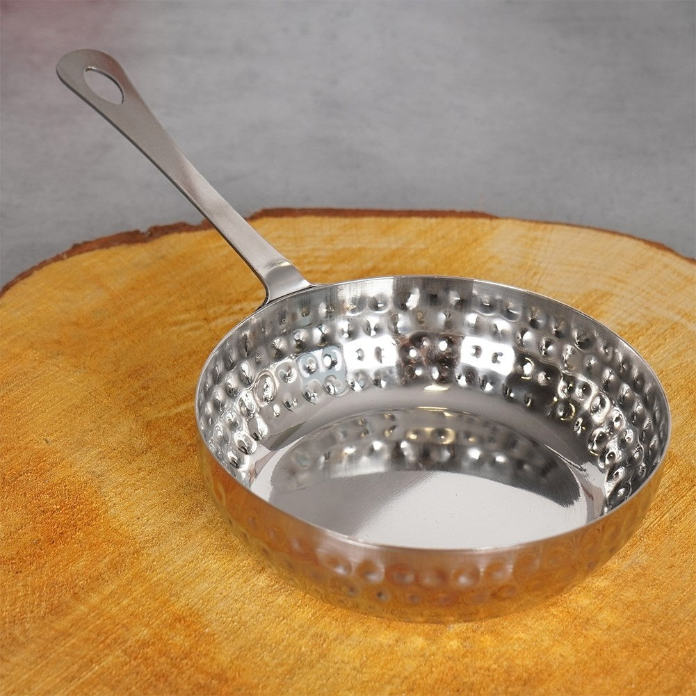 Elegant Serving Bowl in Stainless Steel for All Occasions