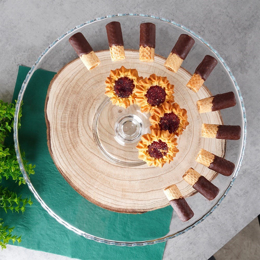 Elegant cake plate in glass with wavy edges