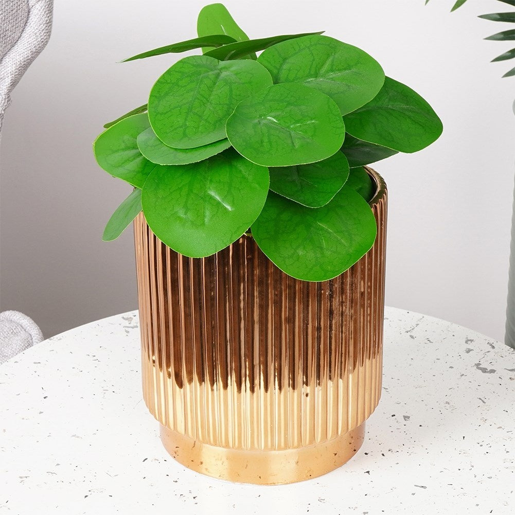 Elegant ceramic pot with ribbed surface and glossy gold colour