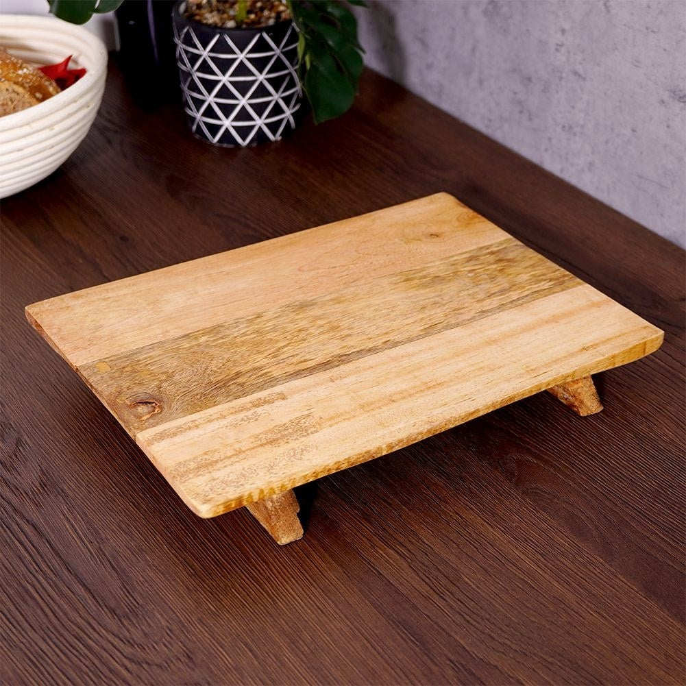 Elegant cutting board and serving board in mango wood