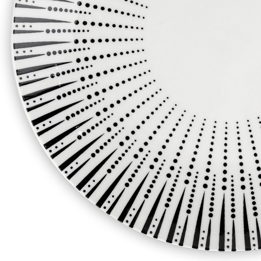 Elegant dessert plate in white porcelain with black decoration