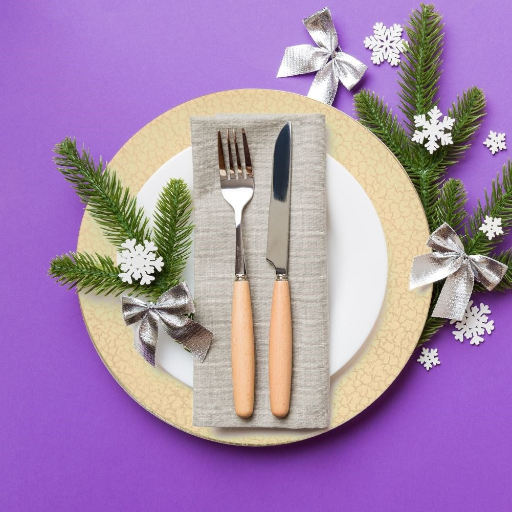 Elegant golden placemat with cracked decoration, 33 cm