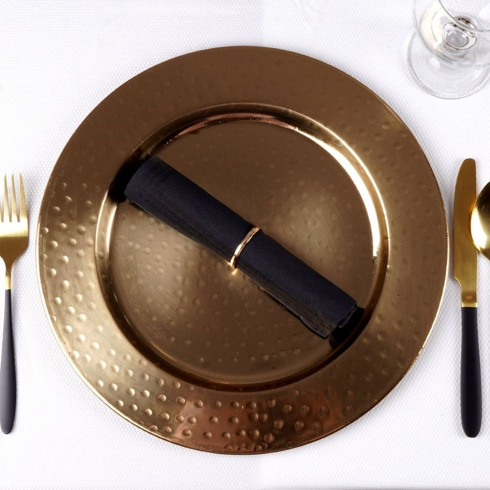 Elegant place mat 32 cm in golden metal with dot decoration