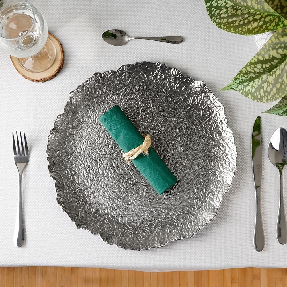 Elegant place mat 33 cm in silver colored plastic