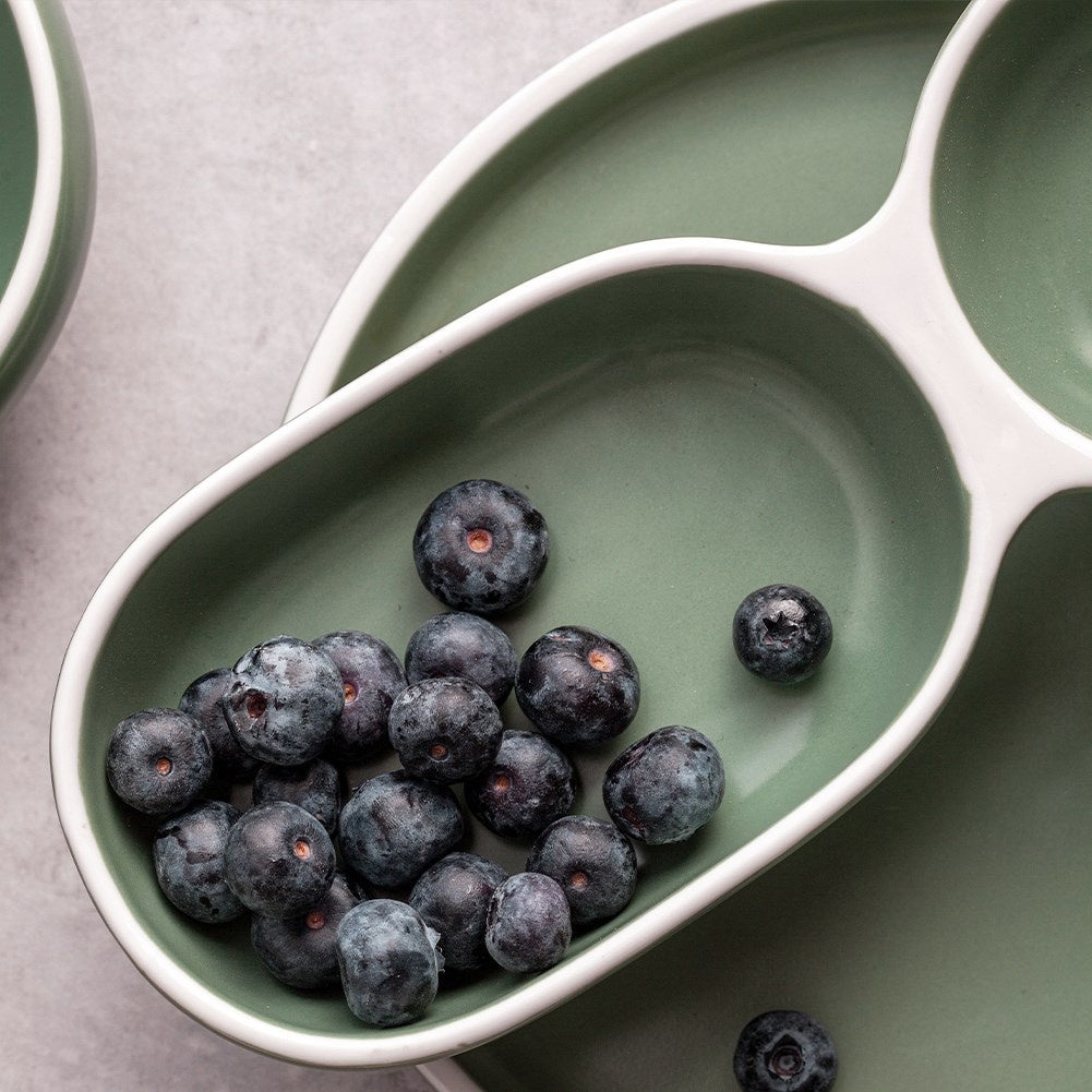 Elegant plate with handle in green porcelain and bamboo wood