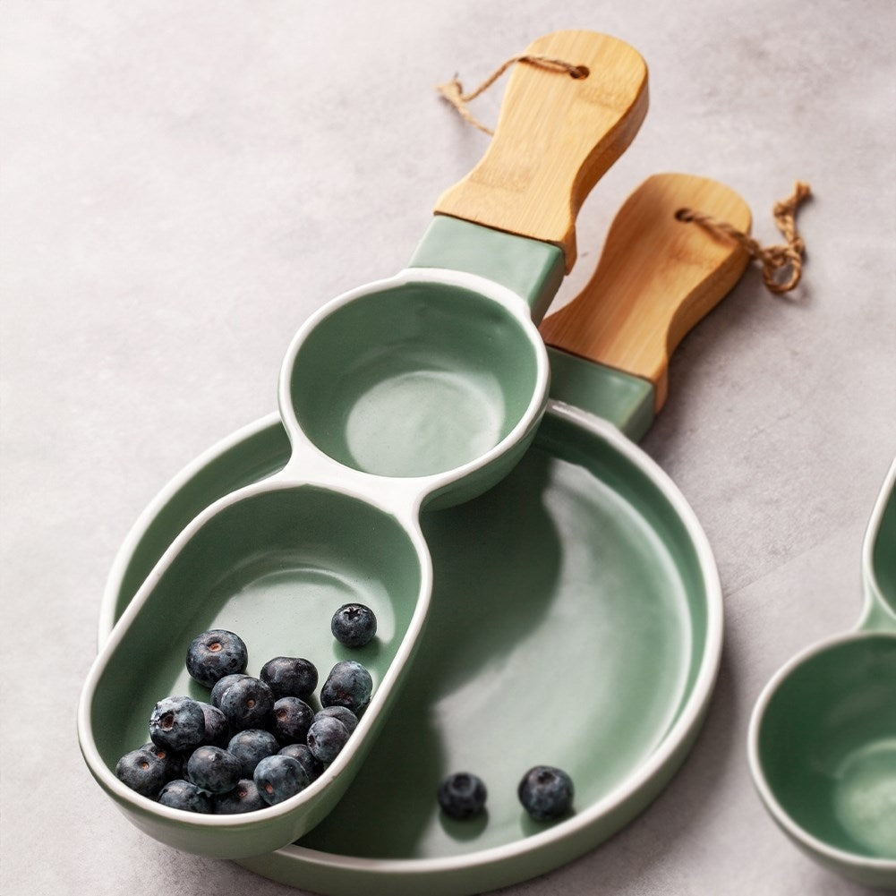 Elegant plate with handle in green porcelain and bamboo wood