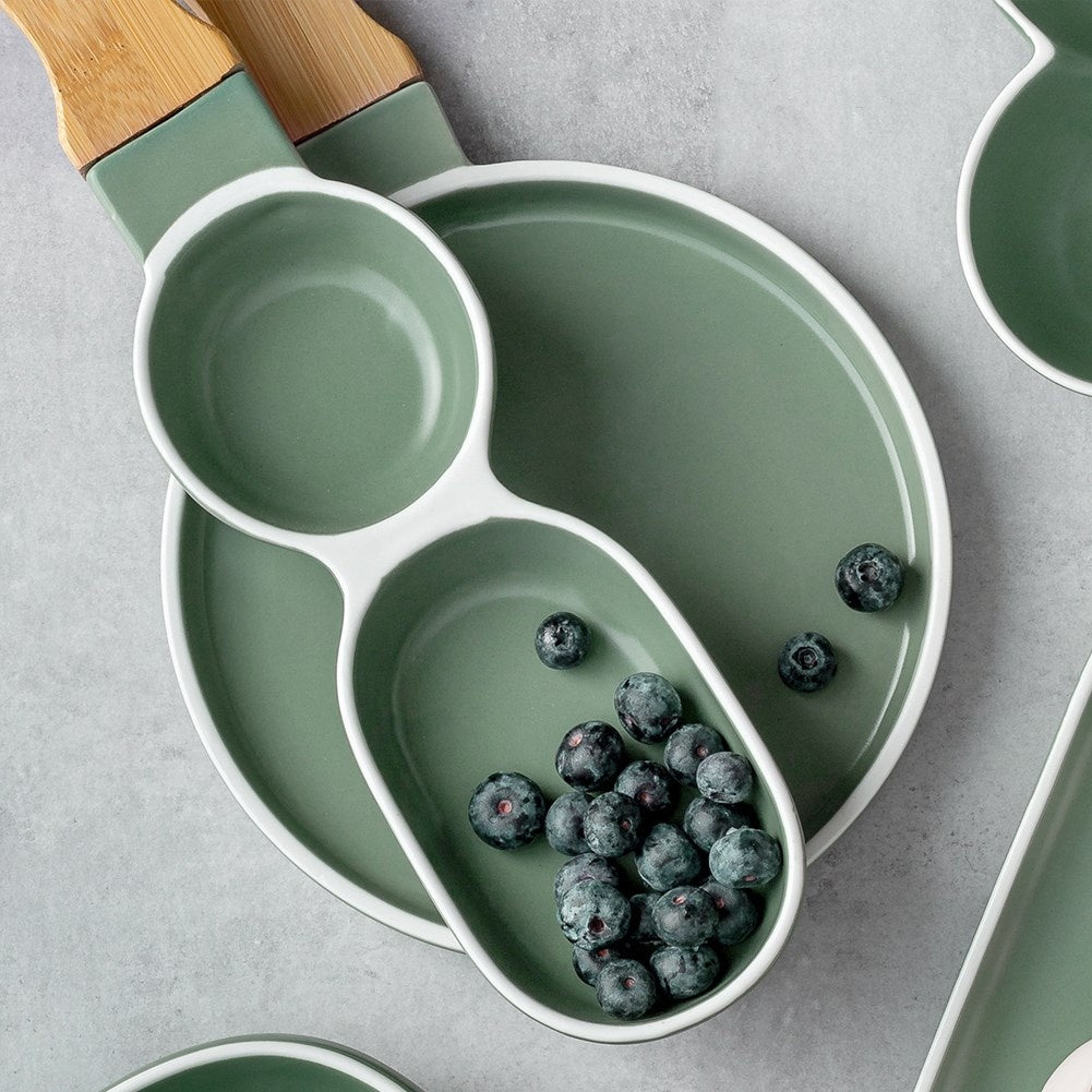 Elegant plate with handle in green porcelain and bamboo wood