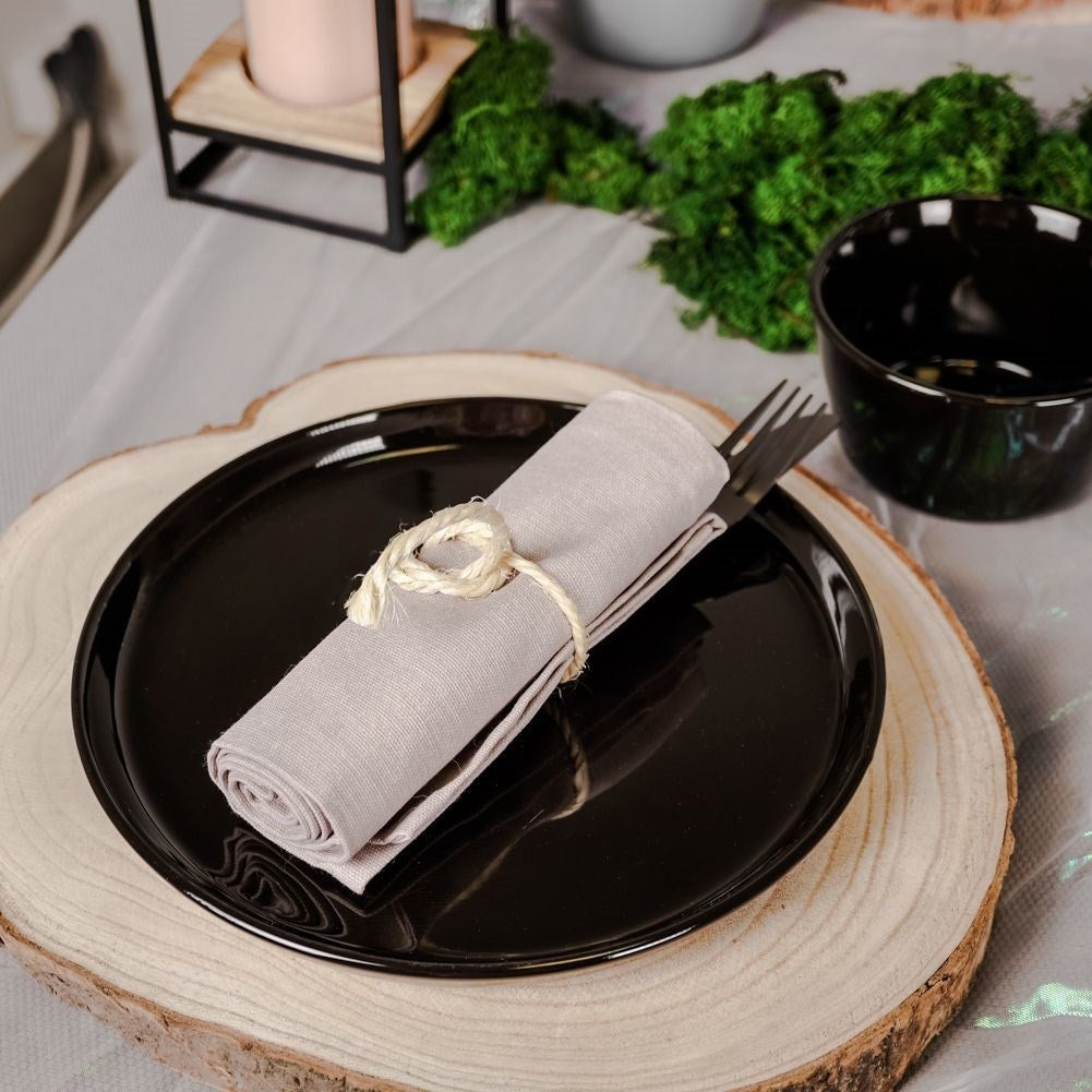 Elegant porcelain plate 24 cm - Style and functionality