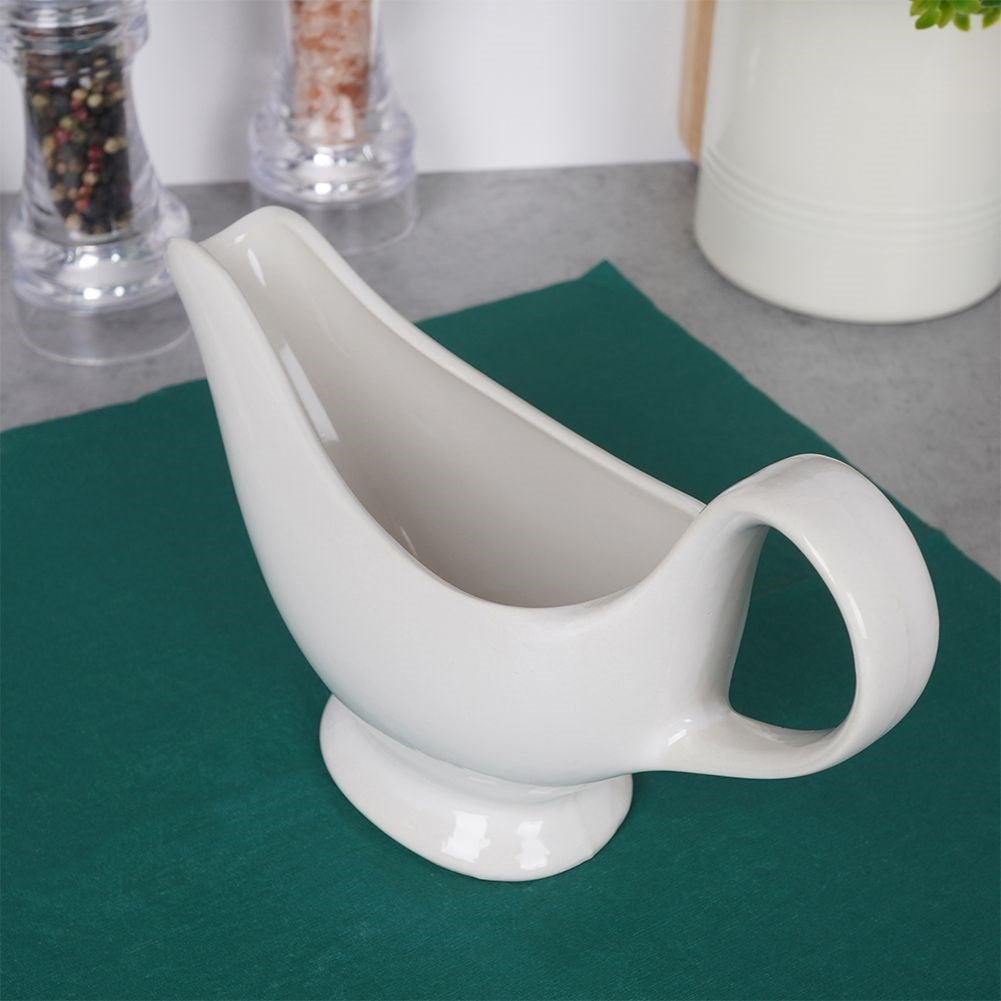 Elegant porcelain sauce container with handle