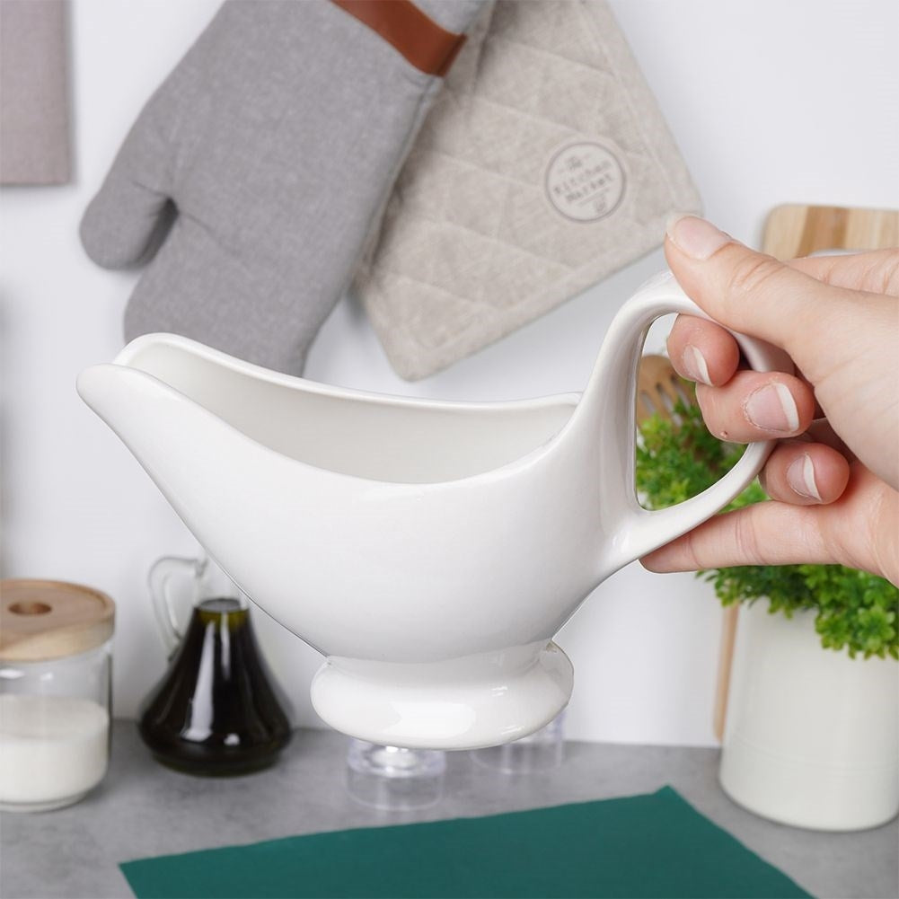 Elegant porcelain sauce container with handle