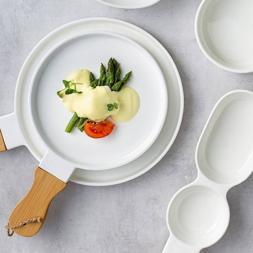Elegant serving dish in porcelain and bamboo with handle