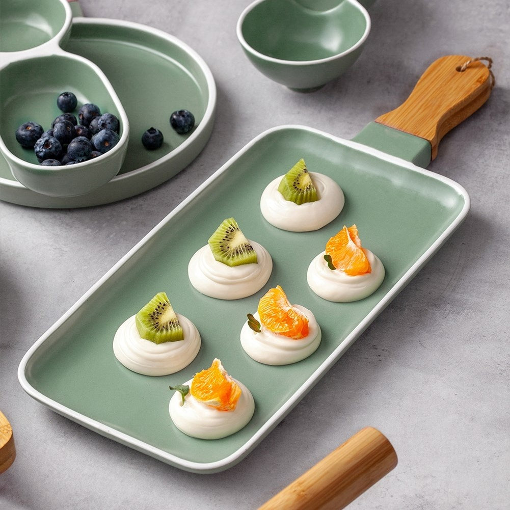 Elegant serving dish with handles in porcelain and bamboo