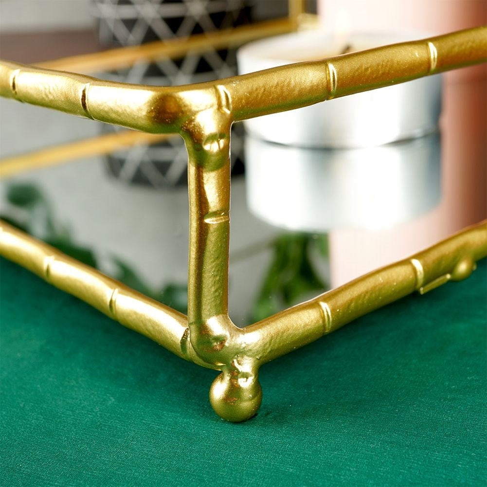 Elegant square mirror tray in gold, 20.5x20.5 cm