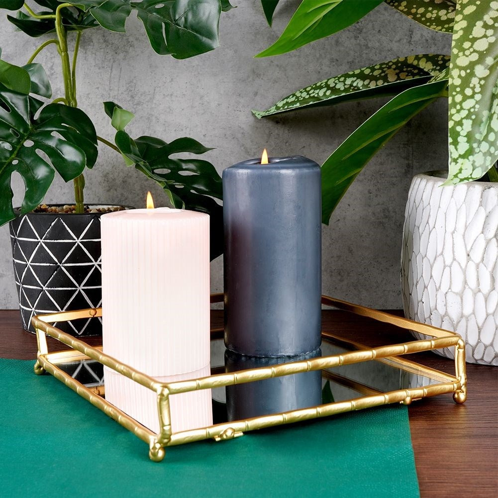Elegant square mirror tray in gold, 20.5x20.5 cm