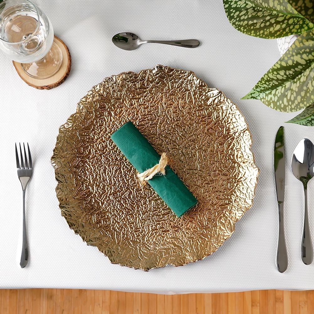 Elegant table mat in gold, 33 cm, high quality material