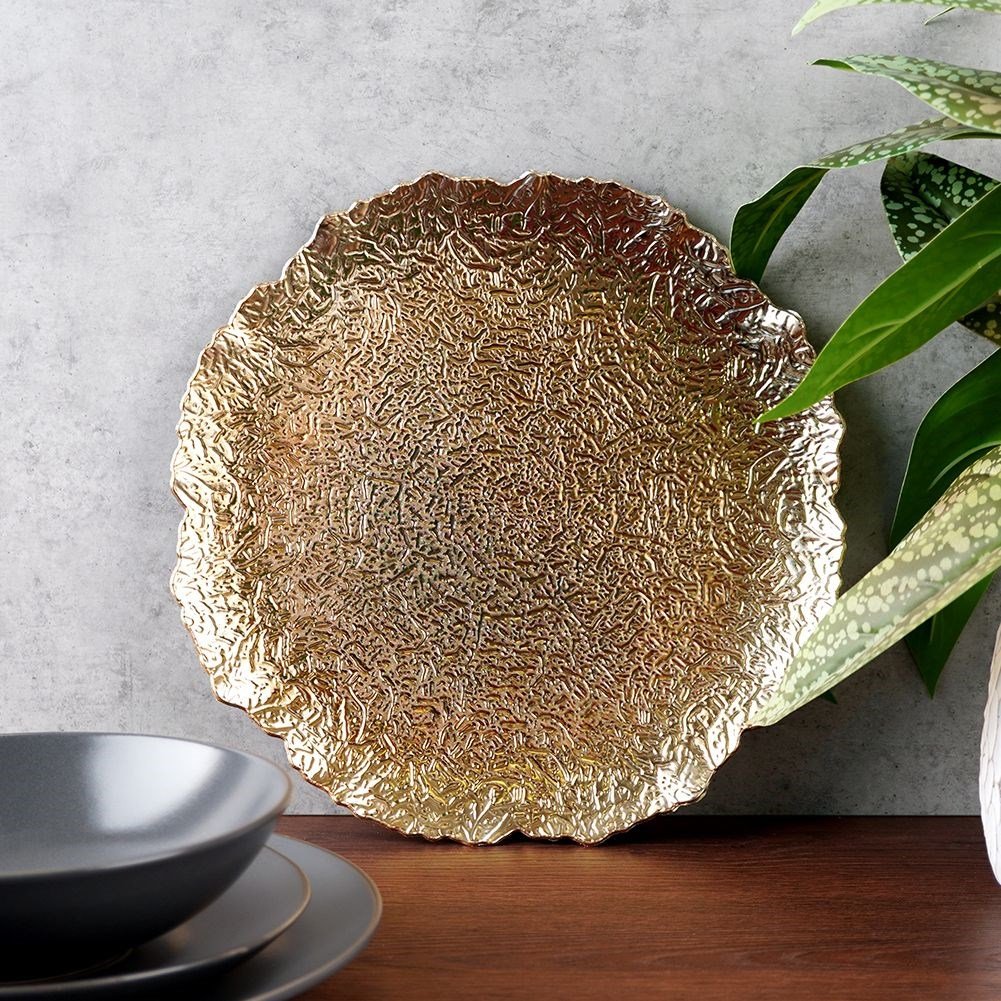 Elegant table mat in gold, 33 cm, high quality material