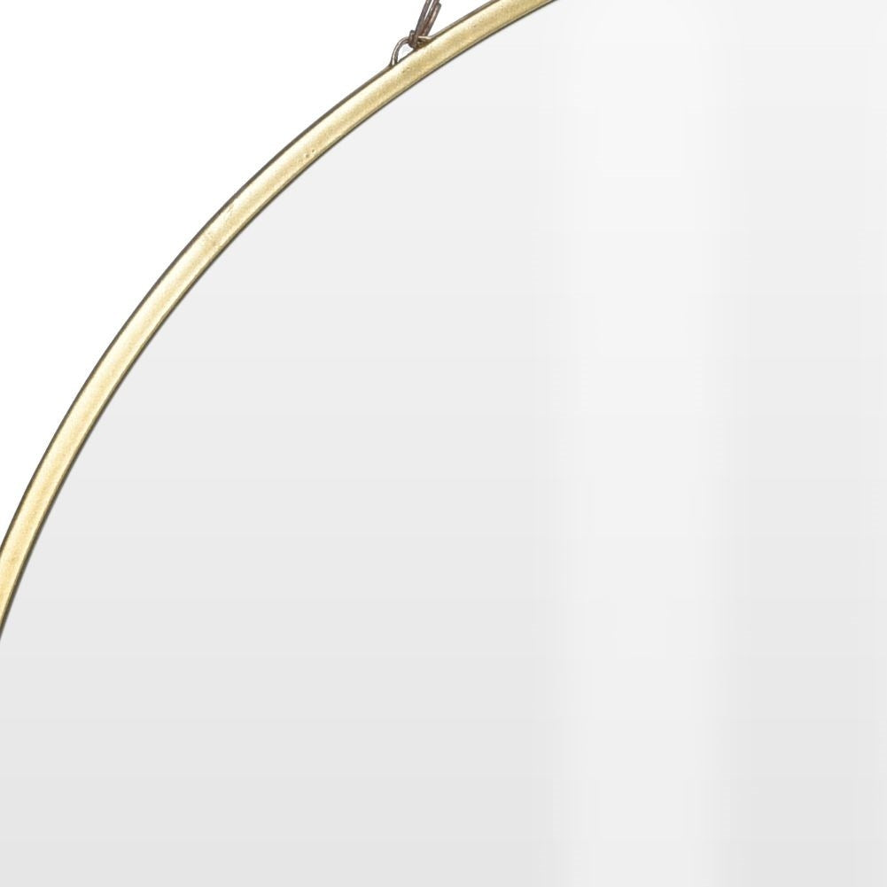 Elegant wall mirror with golden frame and chain suspension