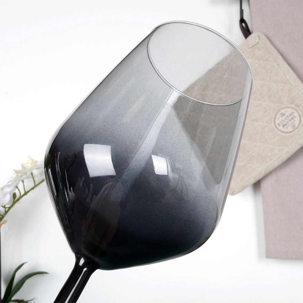 Elegant wine glass in high-quality glass with gold rim
