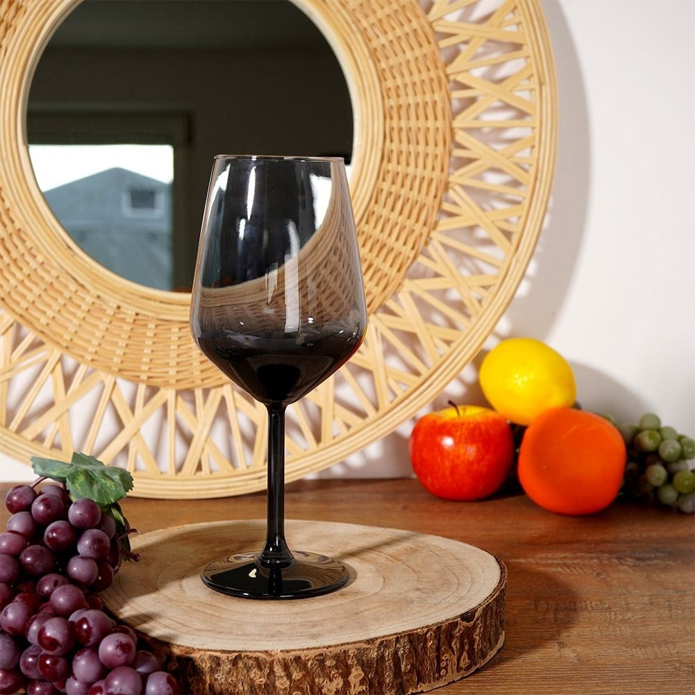 Elegant wine glass in high-quality glass with gold rim