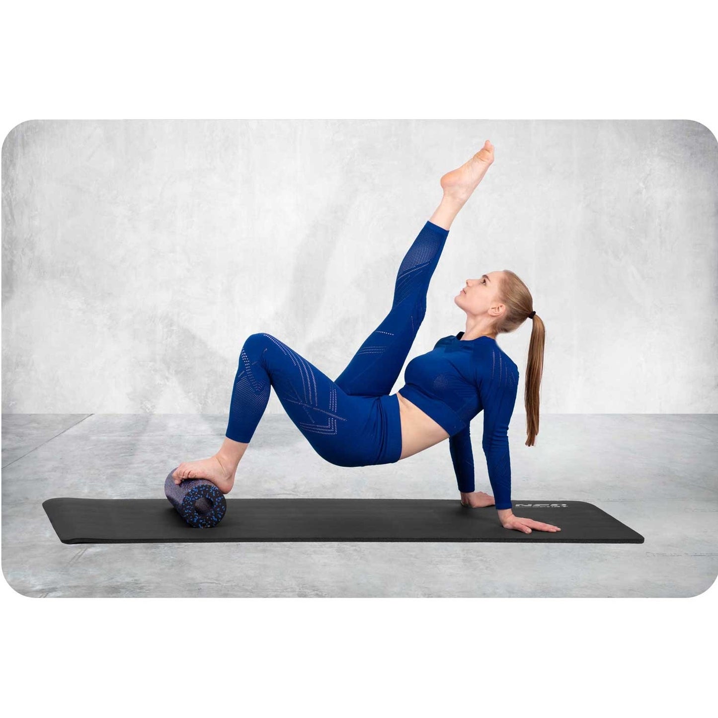 Exercise roller 33x14cm NS-954 black and blue