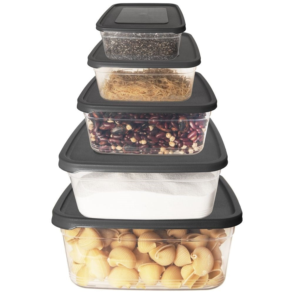 Five durable food boxes in different sizes for all food storage