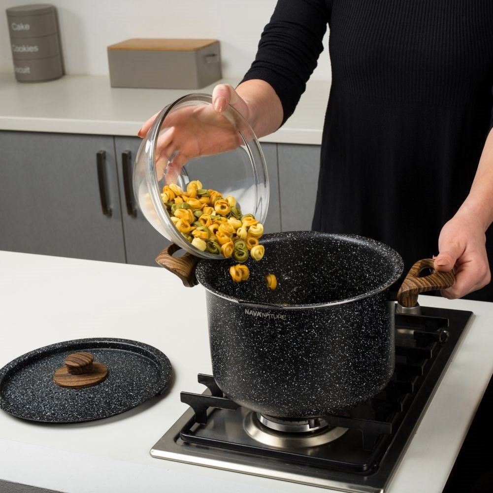 Five-layer non-stick pot for all stoves, dishwasher safe