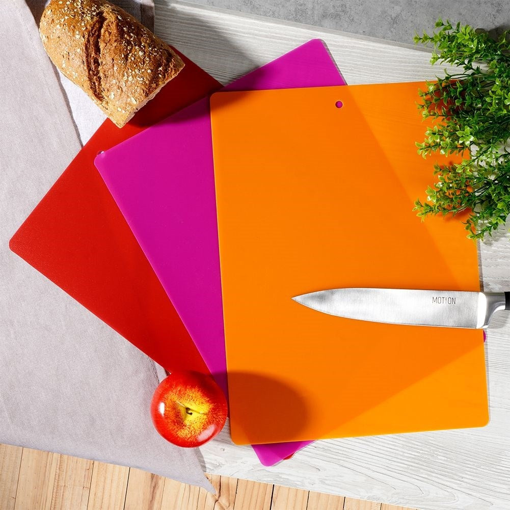 Flexible and durable cutting mats for easy cooking