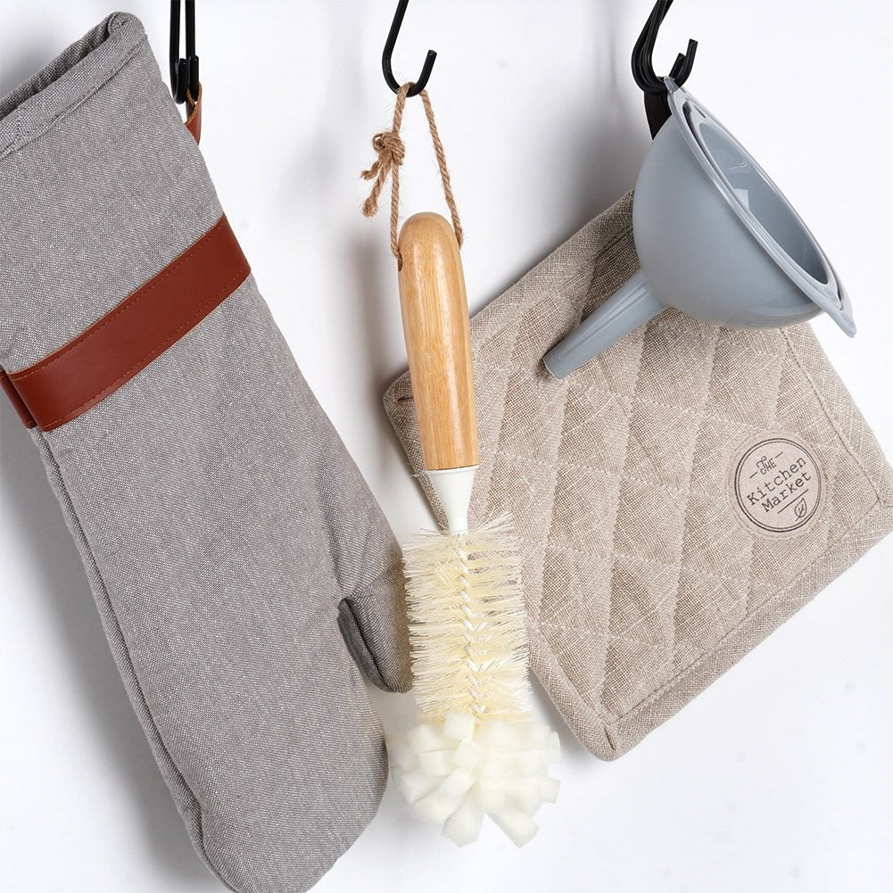 Flexible cleaning brush for bottle necks and baby bottles