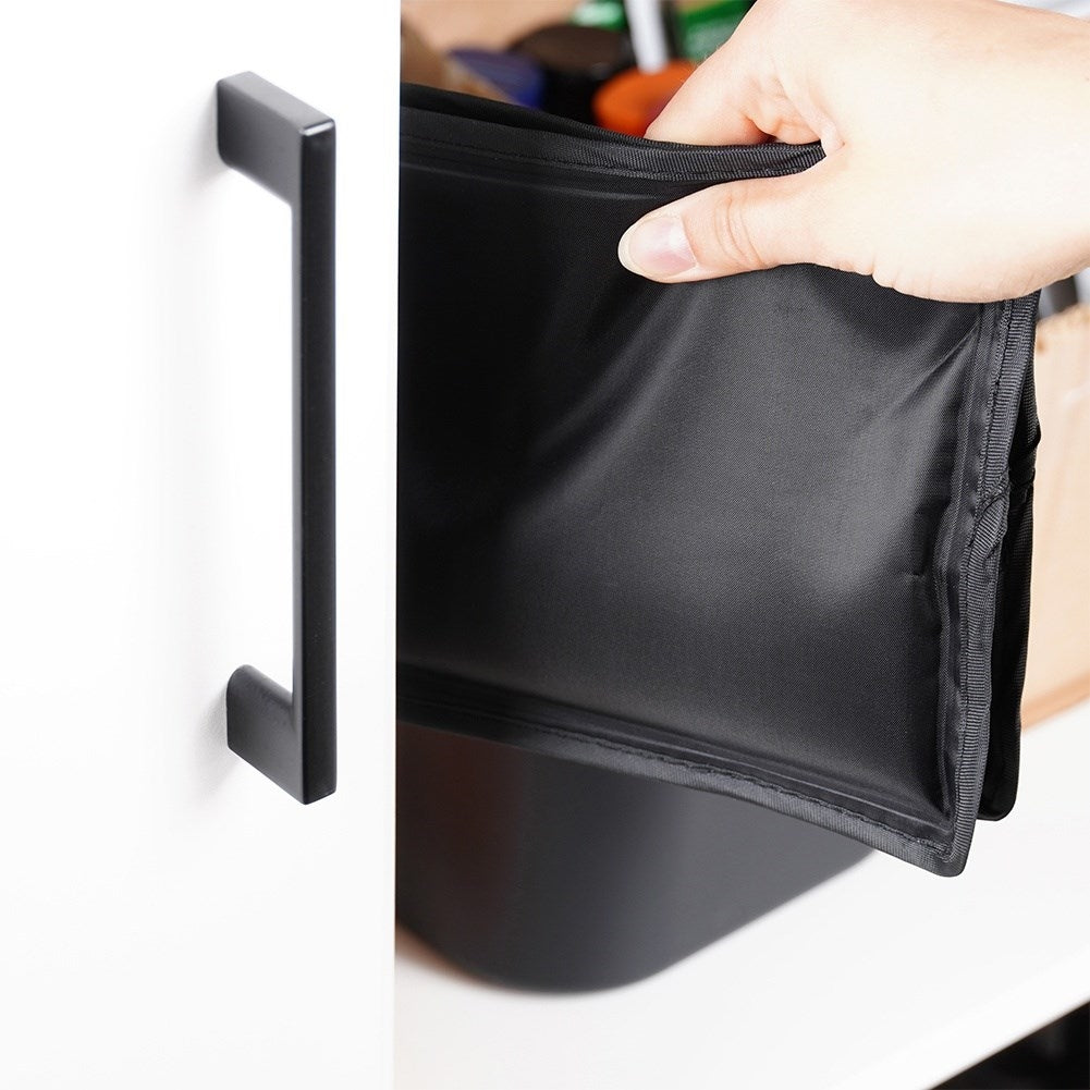 Flexible cooling protection for wine and champagne bottles