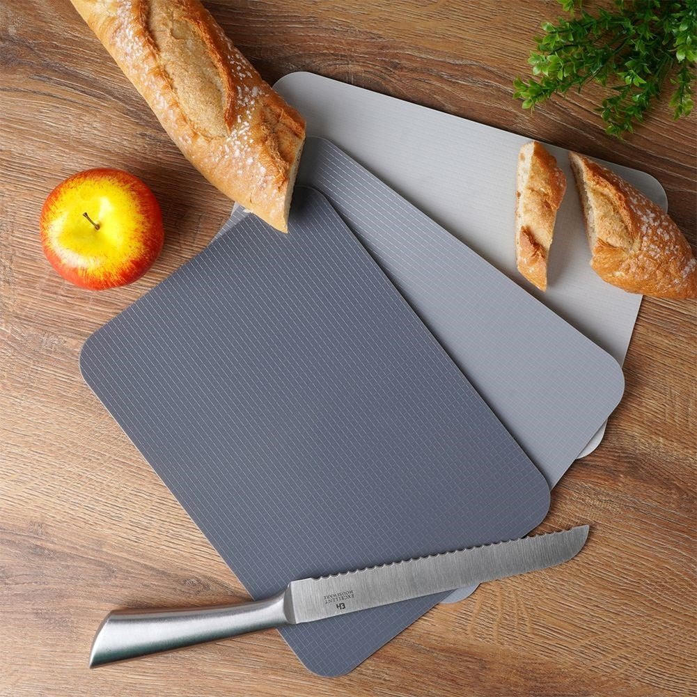 Flexible cutting boards: Easy to bend and transfer ingredients