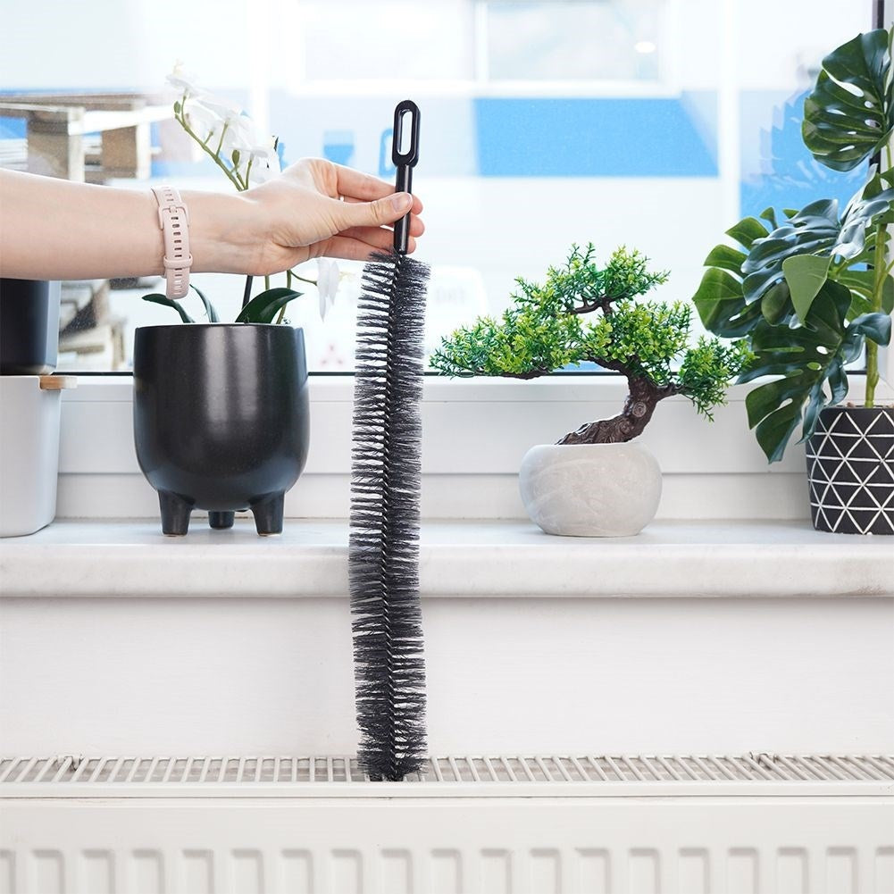 Flexible element brush - reaches hard-to-reach areas easily