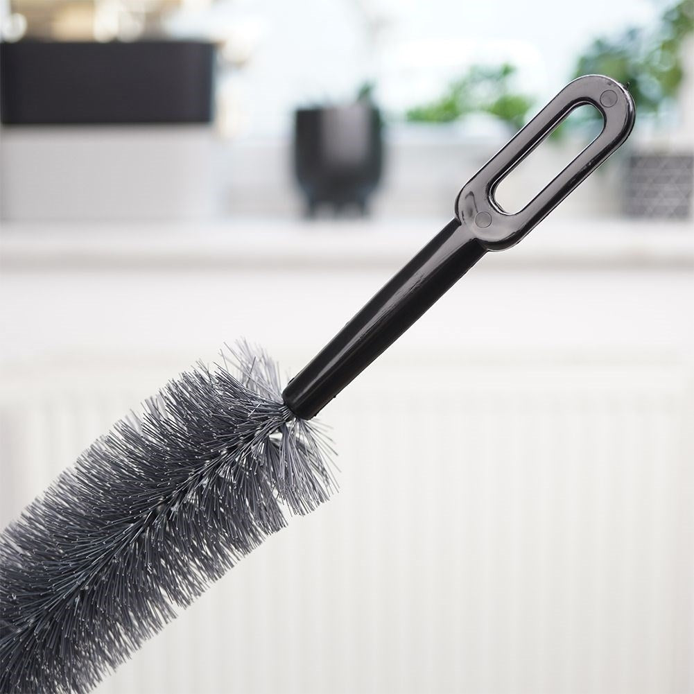 Flexible element brush - reaches hard-to-reach areas easily